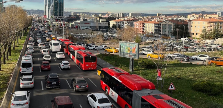 Ankara’da artan araç sayısı trafiğe 22 dakikalık yük getirdi – Birlik Haber Ajansı